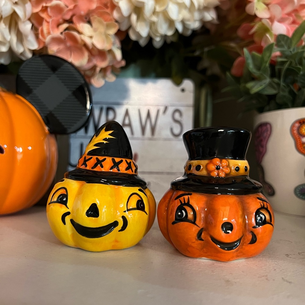 NWT Johanna Parker Halloween Salt & Pepper Shakers